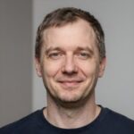 Портрет Марка, одного из постоянных гостей Gryphon Club, празднующего день рождения в ночном клубе